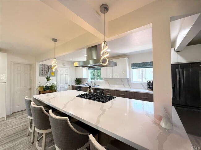 Photo - 23233 Vanowen St House