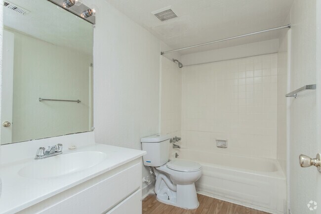 2BR, 1BA - 1166SF - Wesley Club