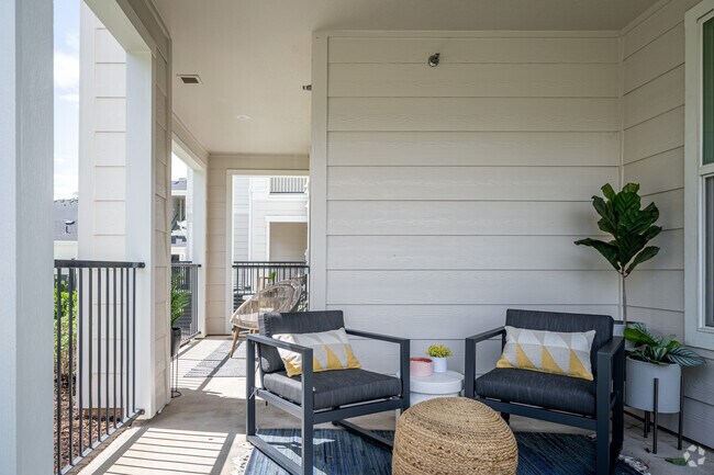 1BR, 1BA - 810SF