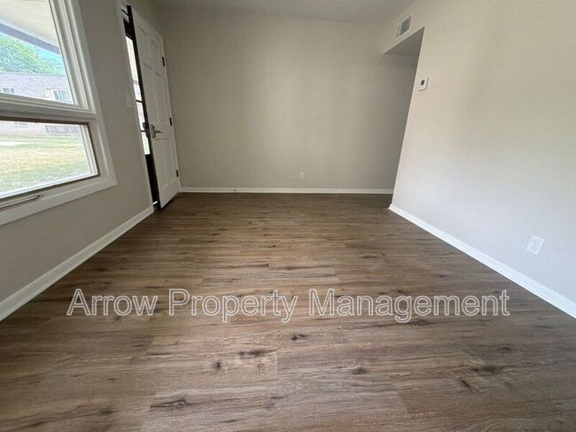 Photo - 650 E 12th St