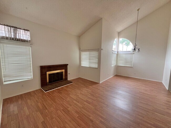 Photo - **Beautiful Lake Elsinore 3 Bdrm 2.5 Baths...