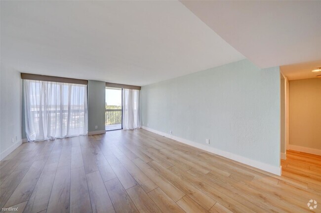 Building Photo - 2 br, 2 bath Condo - 2900 NE 14th Street C... Unit Apt 805