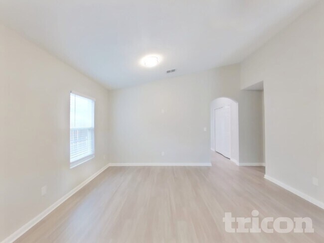 Photo - 621 Birchbark Trail