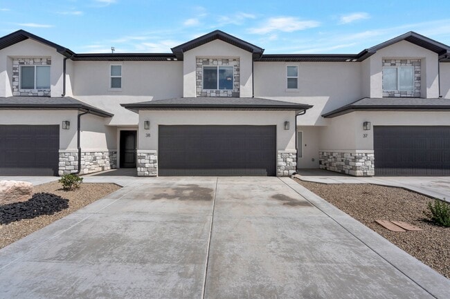 Photo - 668 E Fiddlers Canyon Rd Casa