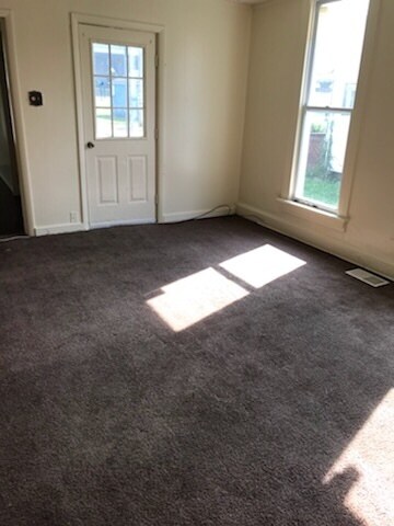 3 bedroom house fenced yard - 3 bedroom house fenced yard