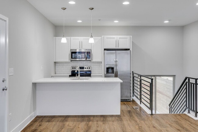 Building Photo - 2630 Annin St Unit 2