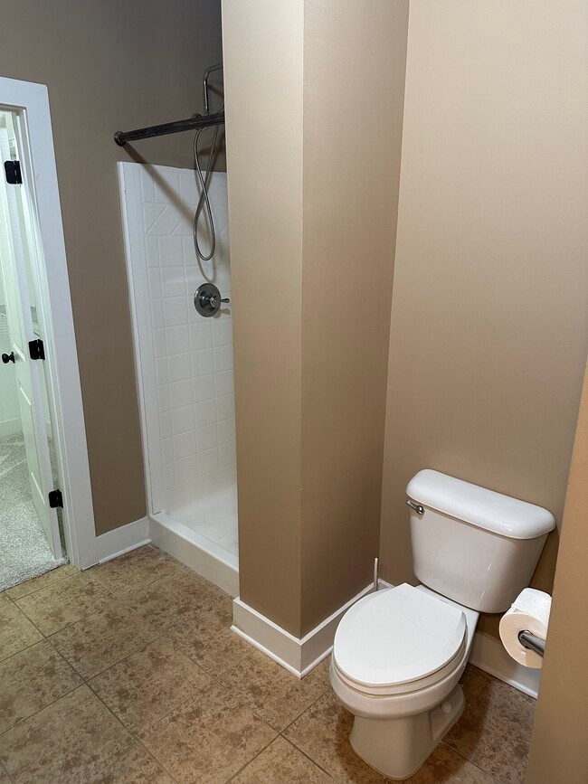 Master Bath - 141 Singapore Cir