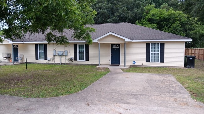 Front yard - 1741 Elvan Ave Unit Apt. B