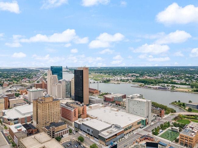 Downtown Toledo - Commodore Perry Apartments