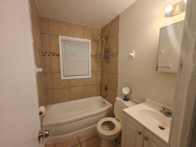 Photo - 2217 Custer St Unit 1