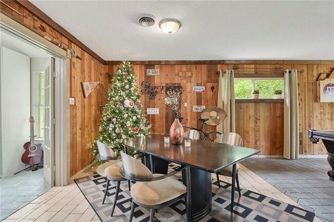 Photo - 833 Tanglewood Dr