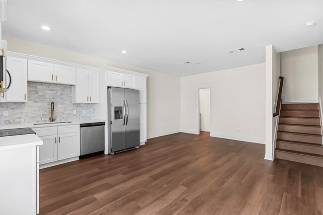 Photo - 2005 Sealy Ave