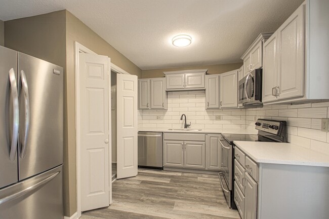 Building Photo - 6905 E 112th St