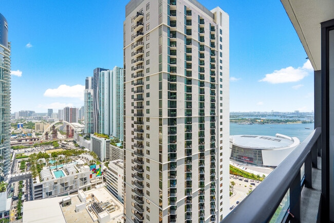 Building Photo - 601 NE 1st Ave Unit 2809