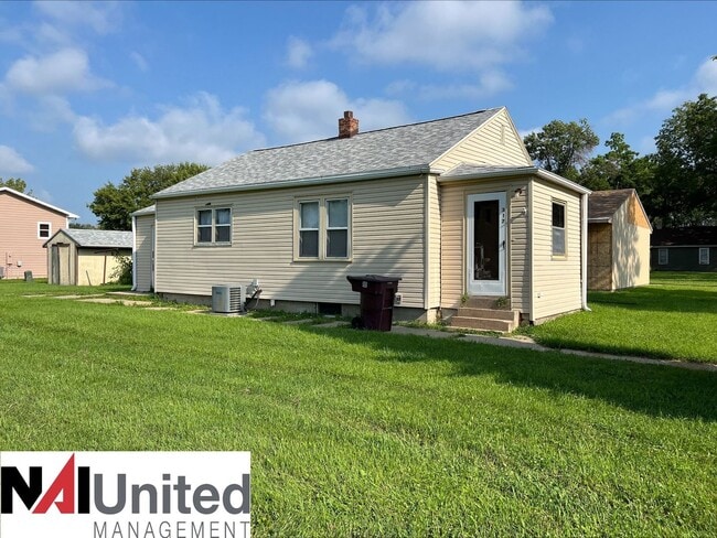Building Photo - Two bedroom, One bathroom home for rent
