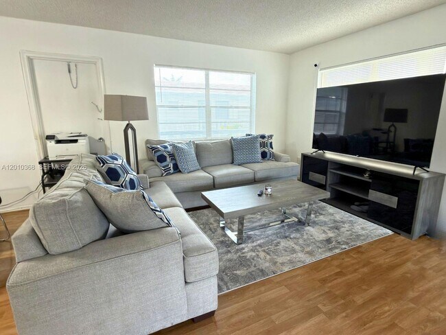 Photo - 5112 Hollywood Blvd Unit 21