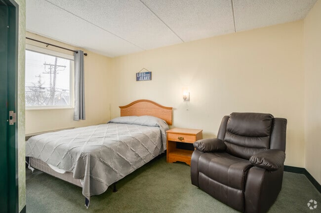 Single Suite - 250SF