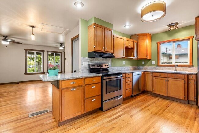 Photo - 12507 NE Knott St