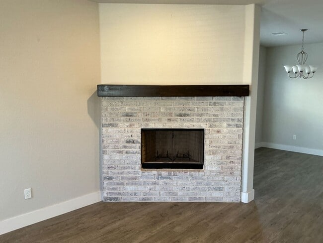 Photo - 4/2/2 GODLEY ISD - Two Story Home - Fireplace