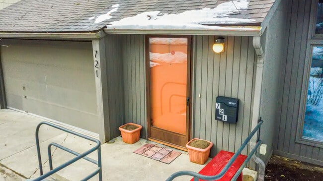 Photo - 721 Cornell Rd