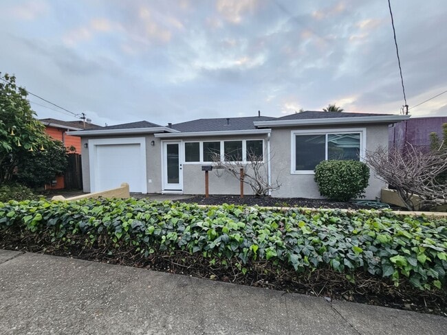 Photo - 2 Bed, 1 Bath Home in East Richmond Heights