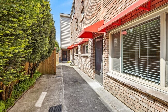 Photo - NEW, HIGH-END RENOVATED  1 bed / 1 bath at the Lydia in Ballard! In-Unit Laundry! Unidad 6525 Apt 1