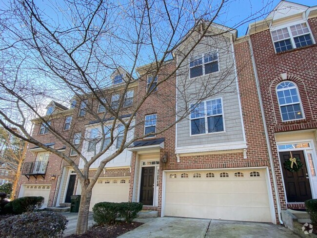 Building Photo - Spacious Townhouse on Vintage Drive