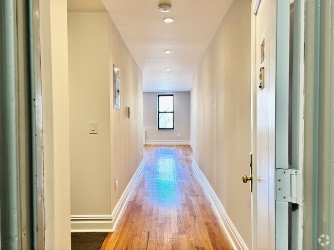 Building Photo - 109-20 Queens Blvd Unit 2G Rental