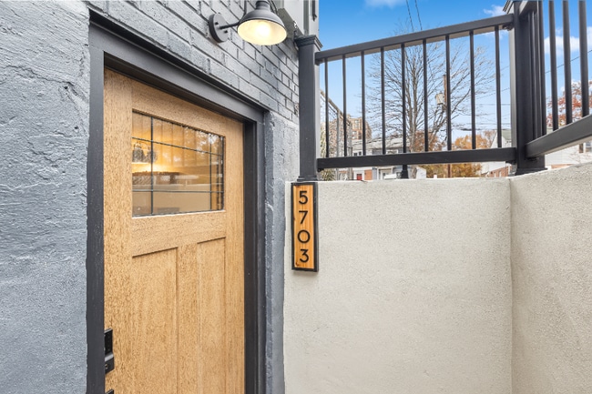 Building Photo - 5703 Fenwick Dr