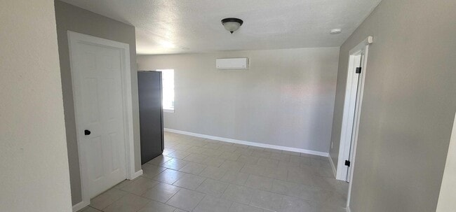Photo - 120 S Carolina Dr