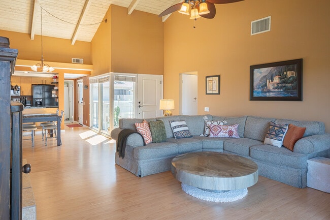 Photo - 46631 Arapahoe Cir Unidad B