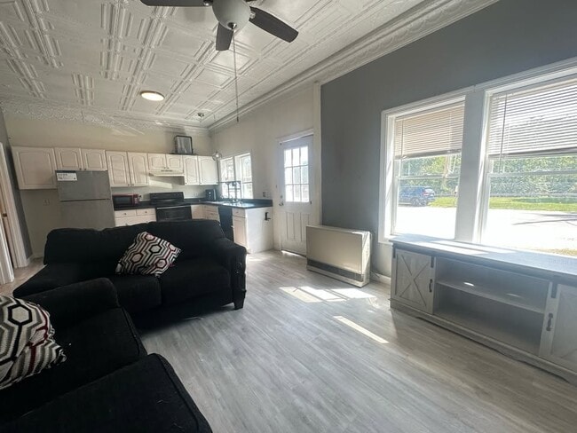 Building Photo - 12 Dawson St Unit B