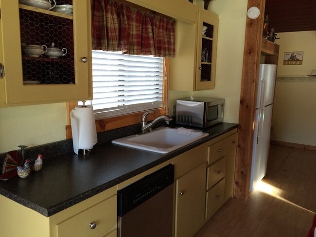 Photo - Peaceful 1 Bedroom / 1 Bath Executive Cabin on Sleeping Child – Stunning Views & Premium Comforts