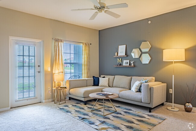 2BD, 2BA - 1092 SF