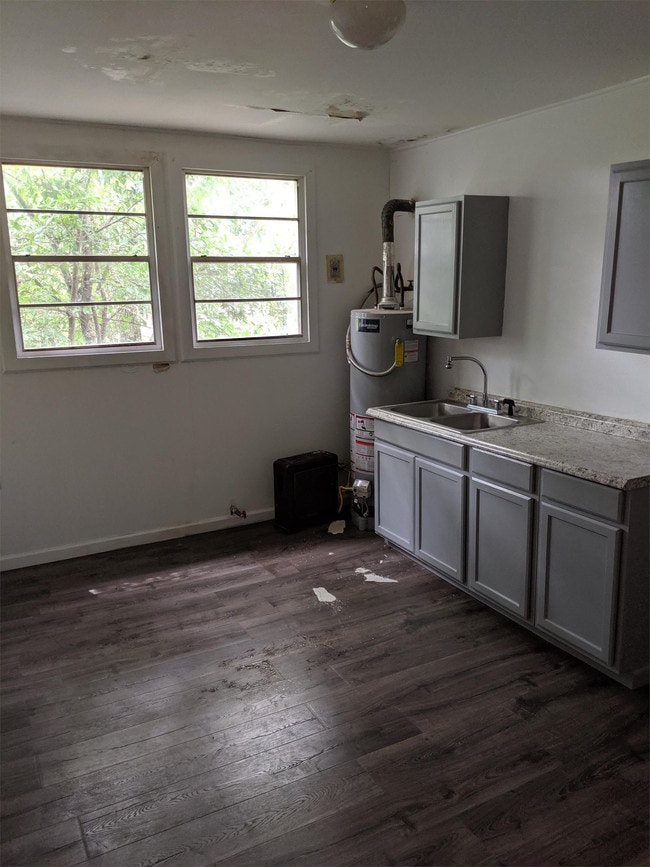 Photo - 2348 Iroquois St