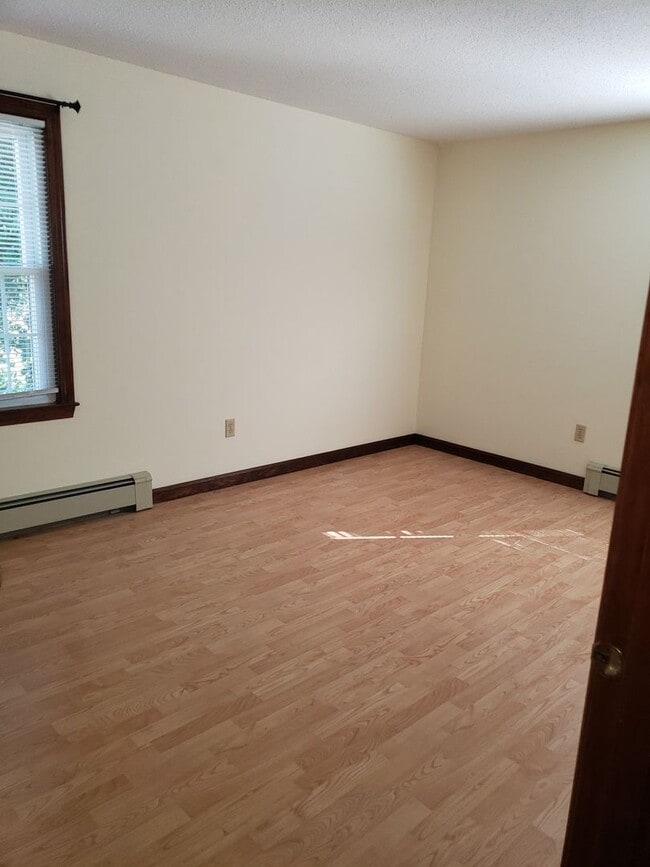 Photo - 3-Bedroom Ranch Rental – Year-Round, Utilities Included