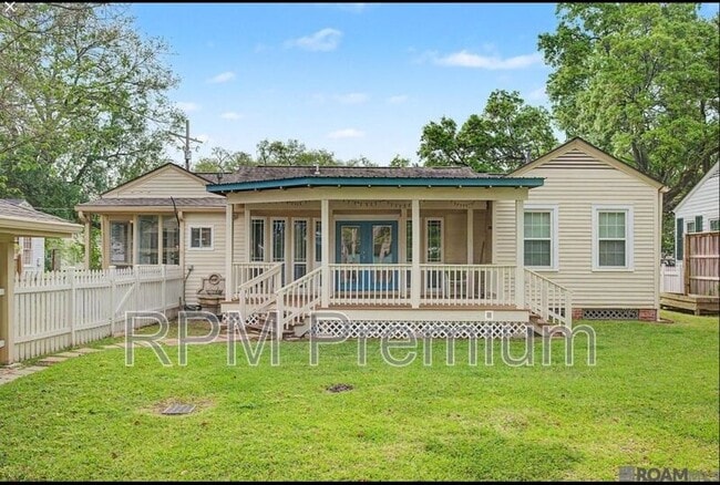 Photo - 2179 Hollydale Ave