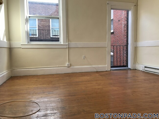 Photo - 161 Endicott St Unidad 5R