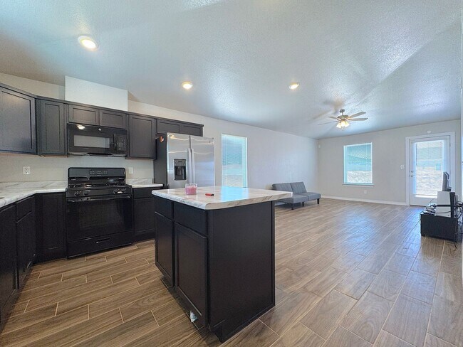 Photo - East El Paso 3 bed 2 Bath Refrig A/C!