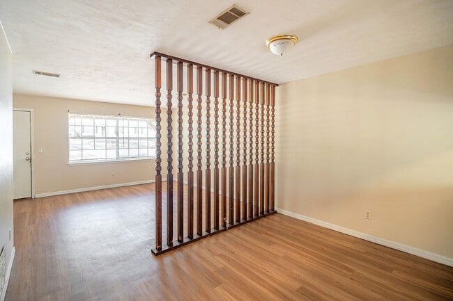 Photo - 3103 Pontiac Dr