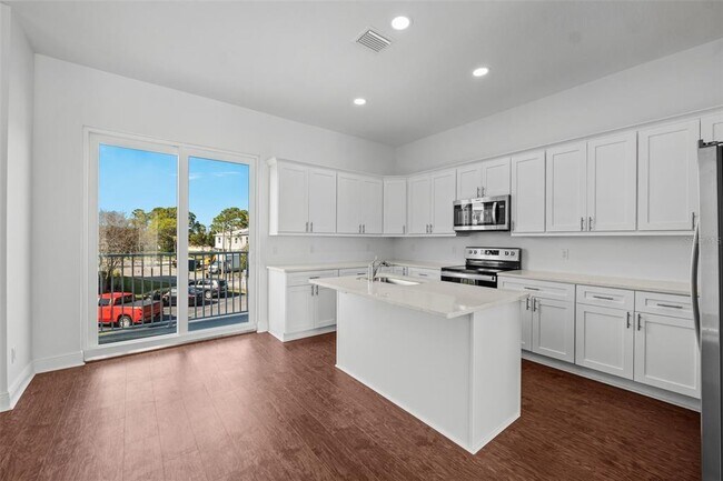 5728 Biscayne Ct