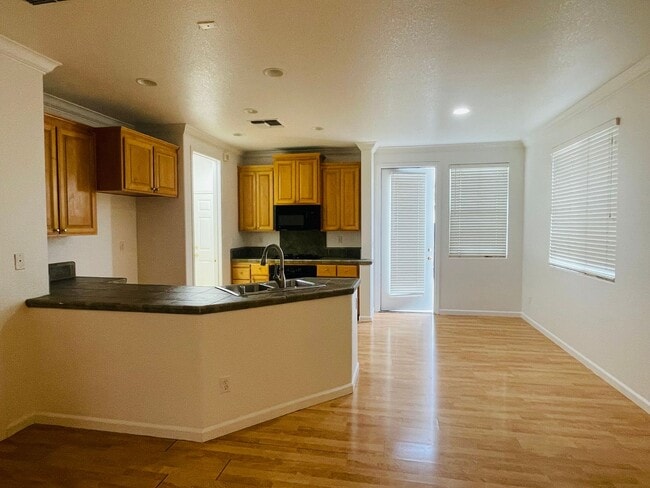 Photo - 6056 Bridgecross Dr