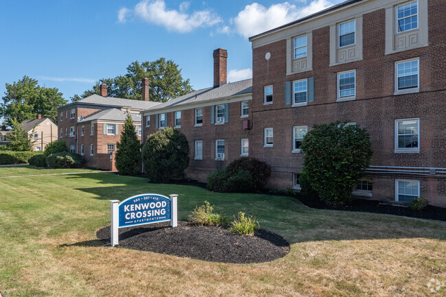 Kenwood Crossing - Kenwood Crossing Apartments