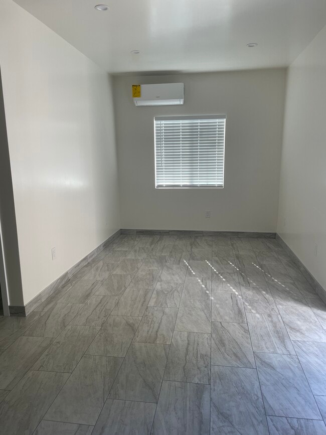 Living room - 600 W Palmer St Unit 602