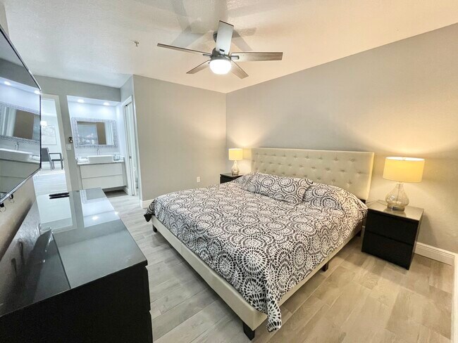 Master bedroom - 7210 Westpointe Blvd Unit 1316
