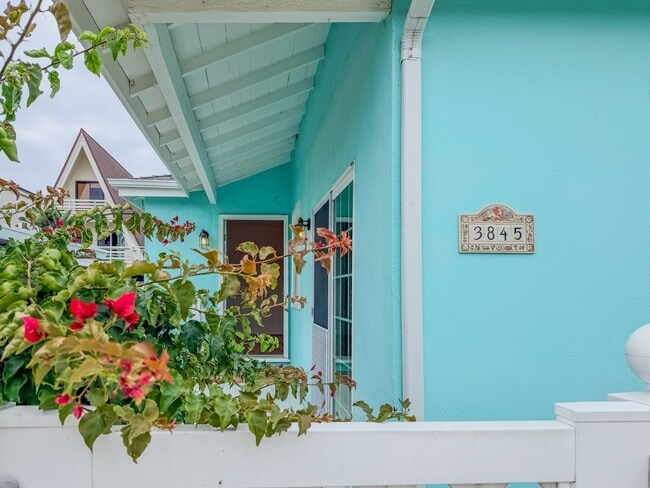 Building Photo - Hollywood Beach | 3 Bedroom + 2 Bathroom H...