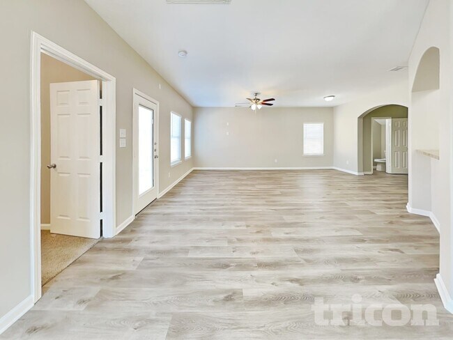 Photo - 5703 Straight Way