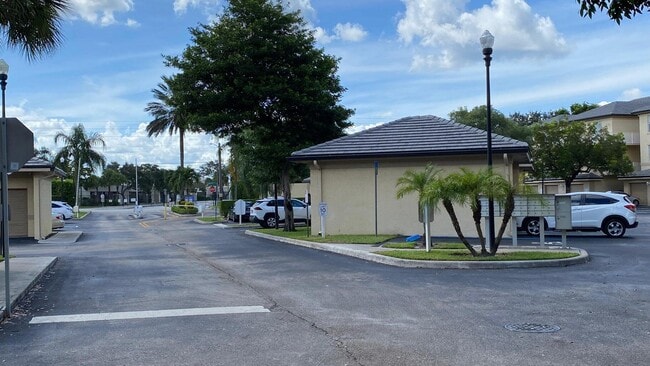 Photo - 2060 Greenview Shores Blvd Unidad 311