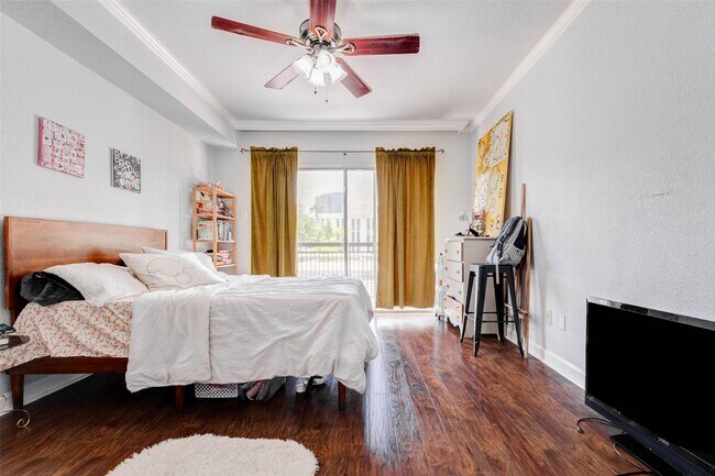 4515 Briar Hollow Pl Unit 215