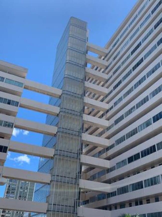 Great Amenities and Great Location! - Great Amenities and Great Location! House